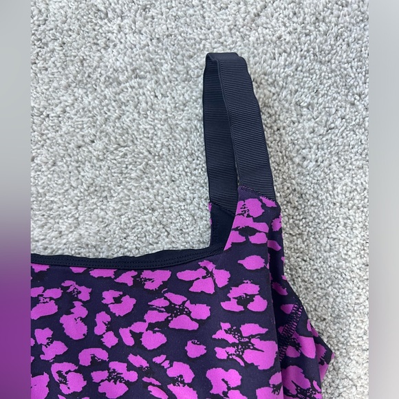 Lululemon Yoga Top with Built in Bra Size 2 Purple Navy Leopard Print - Picture 4 of 5